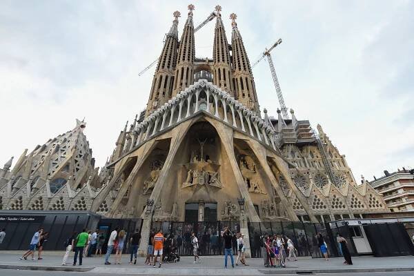 Sagrada Familia gets building permit after 137 years