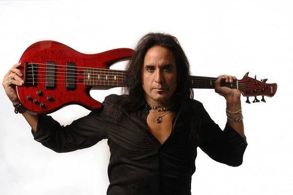 Marco Mendoza z Thin Lizzy - Vyhledávaný žoldák