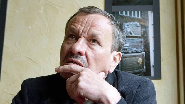 Divadelní režisér, herec a dramatik Miroslav Krobot při rozhovoru pro iDNES.cz