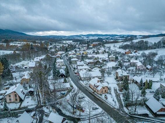 Galerie - Pohled na obec z dronu - Obec Veřovice - Obec Veřovice