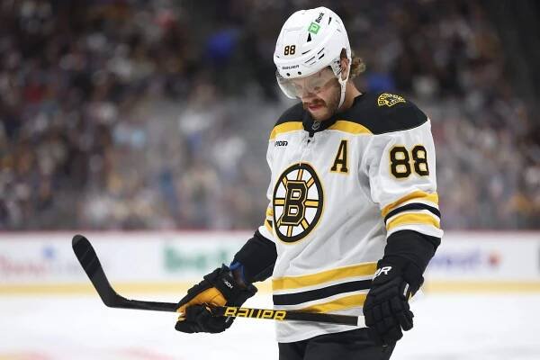 Pastrňák mimo hru? Hvězda Bostonu třetí třetinu proti Seattlu proseděla na střídačce, rozhodl trenér