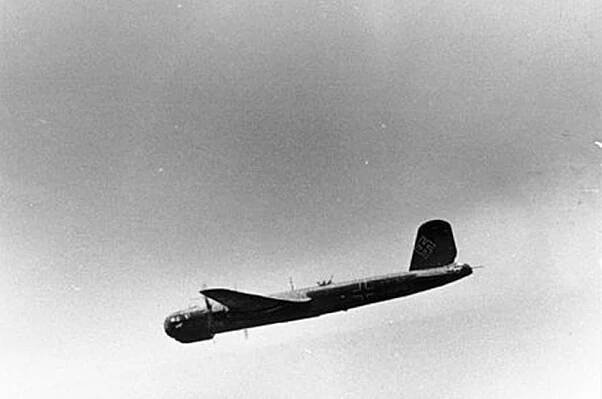 Soubor:Bundesarchiv Bild 101I-668-7163-14, Flugzeug Heinkel He 177.jpg – Wikipedie