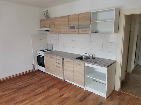 LB-pronájem bytu 2+kk ve zděném domě