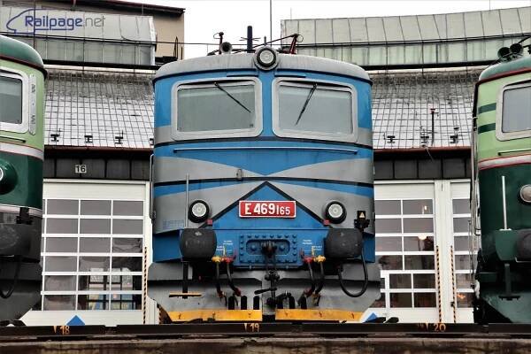 E 499.0085, E 469.165 a E 469.2001 v akci | Railpage.net