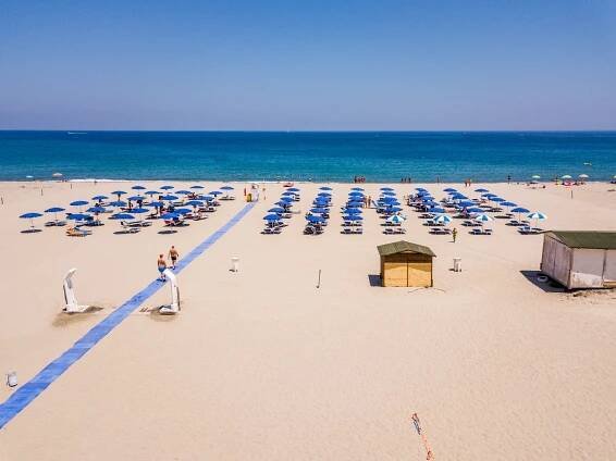Sicílie all inclusive vč. letenky: 4* plážový resort s bazénem i zábavní program