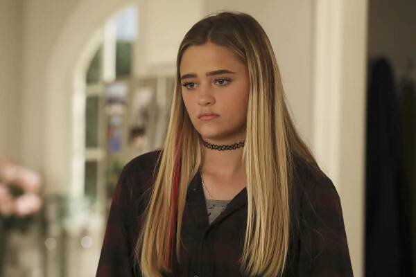 A Million Little Things - Band of Dads - Z filmu - Lizzy Greene