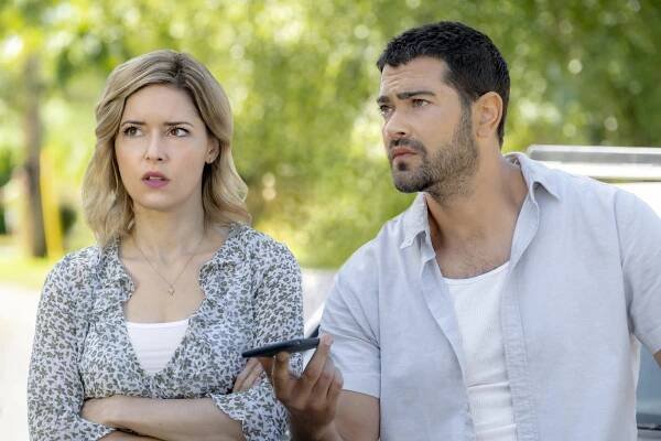 Sarah Lind, Jesse Metcalfe - Záhady na ostrově: Lodě ve větru - Z filmu