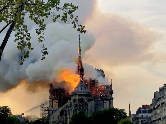 Notre Dame brûle Actuel Mixmarketing Conseil