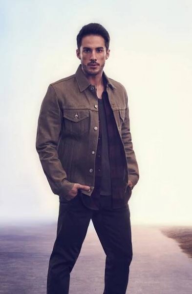 Michael Trevino - Roswell: Nové Mexiko - Série 1 - Promo