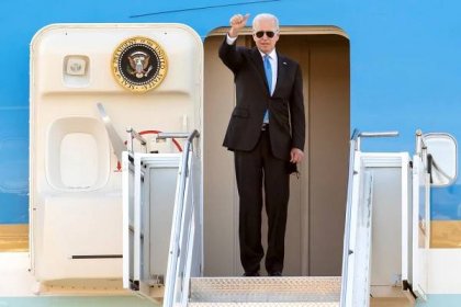 Do "pozlacené klece" se Biden nerad vrací, častěji než Trump tráví dny mimo Bílý dům