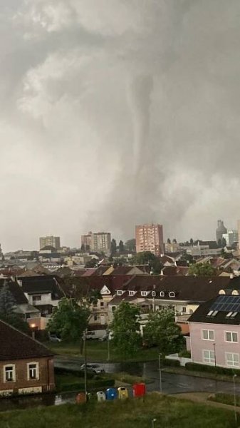 První fotky z míst na jižní Moravě, která zasáhlo tornádo
