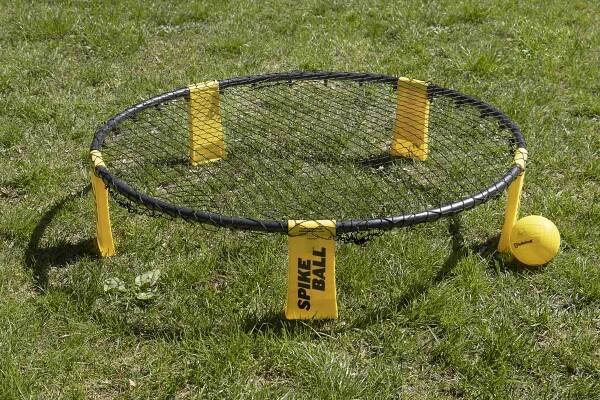 Sommertrend Roundnet: Spikeball & Co. im Check 17
