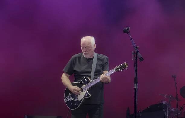 Watch David Gilmour – Luck and Strange (Live at the Circus Maximus, Rome)