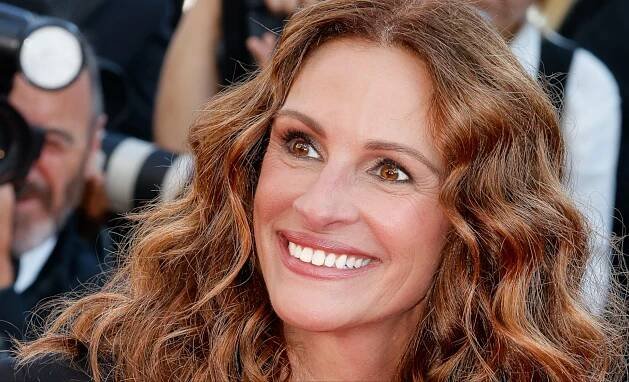 Julia Roberts Debuts FullOn Bangs During Paris Couture Week