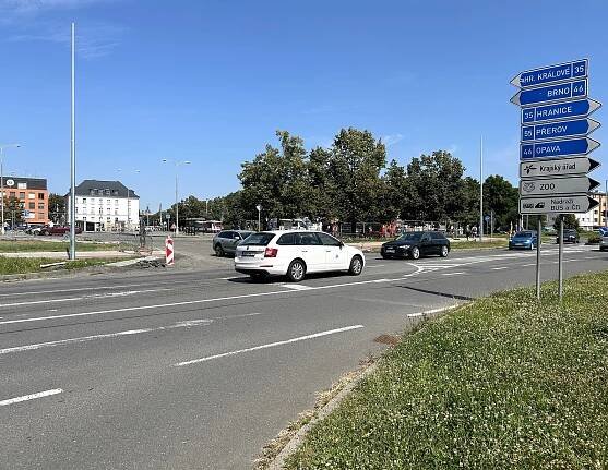 U tržnice dokončují nové stezky. Zavřou vjezd na parkoviště od Šantovky