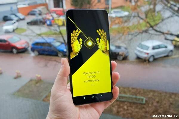 Chytrý telefon Poco C65 v modré barvě