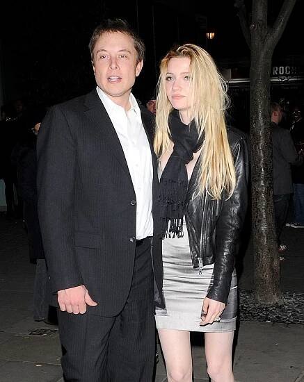 Poplatky za síť X? Musk chce přimět nové uživatele, aby za příspěvky platili
