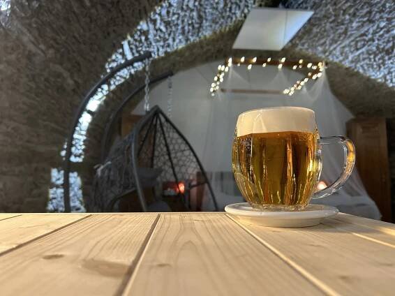 Pobyt ve Znojmě v pivním sklepě: finská sauna, pivní lázeň i neomezená konzumace piva
