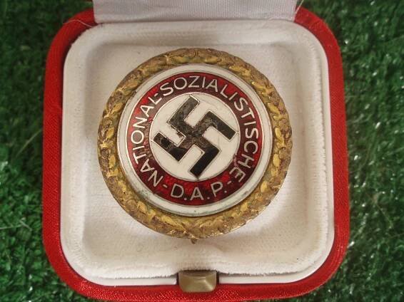 Zlatý odznak NSDAP : Diskuse o WW2