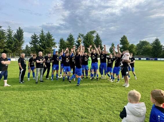 FK LOUNY slaví postup do divize | FK Louny – Fotbalový klub Louny