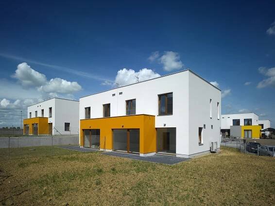 2011 NÍZKOENERGETICKÉ RODINNÉ DOMY SEDLEC SEDLEC U LÍBEZNIC – Hlaváček Architekti