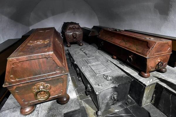 Přes 1500 chrámů večer nezavírá. Nocí kostelů se jede na kole i šalinou