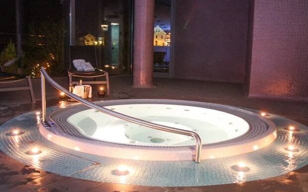 Orlické hory blízko ski areálů v Hotelu Rajská zahrada **** s wellness, koupelí, welcome drinkem a snídaní