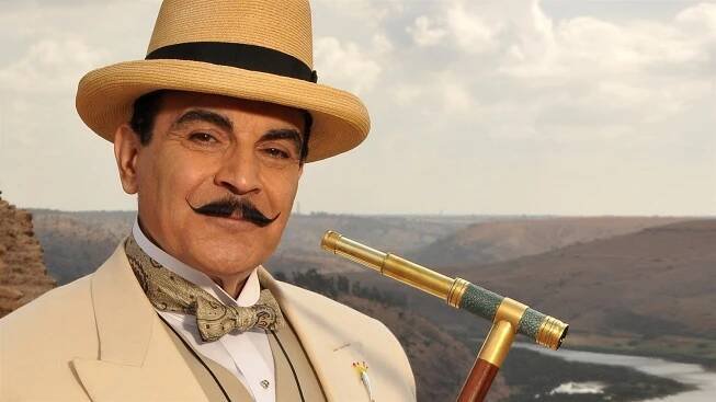Nejslavnější filmový Poirot slaví sedmdesátiny. Davida Sucheta si vybrali potomci Agathy Christie