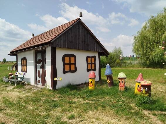 Fotogalerie • Černilovské úly neúly (Jiná zajímavost ) • Mapy.com