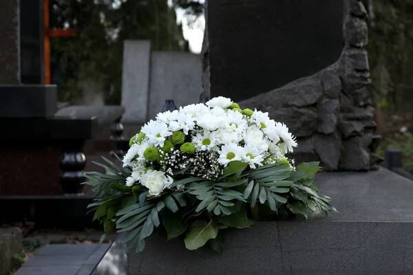 Vyjádření upřímné soustrasti, text kondolence, citáty | Sedesatka.cz