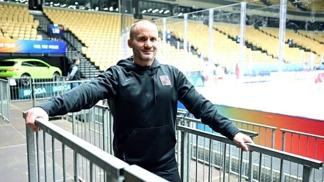 Šampion MMA v Herningu bojoval, teď pomáhá hokejistům. Hamršmíd: S Laukem se pasujeme