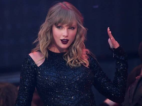 Taylor Swift Just Won't Let That National Snake Day Drama Die