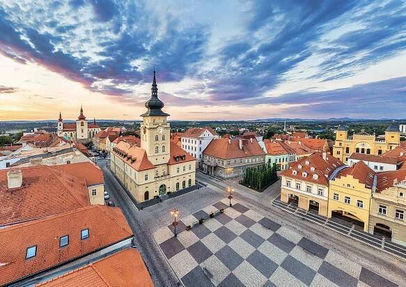 Město Žatec, vesnice Stekník a Trnovany a okolní chmelařská krajina jsou na seznamu světového dědictví UNESCO