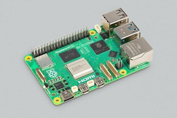 Raspberry Pi 5 je tu. Nabízí výrazně vyšší výkon než čtyři roky starý předchůdce