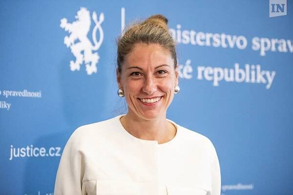 Tisková konference ministryně spravedlnosti Evy Decroix k bitcoinové kauze | PrahaIN 