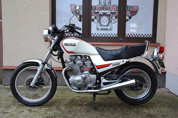 Suzuki GR650 « YoungTimerMoto.cz | DOVOZ – PRODEJ – VÝKUP NOVODOBÝCH MOTO MOTOCYKLOVÝCH KLASIK & CAFÉ ♠