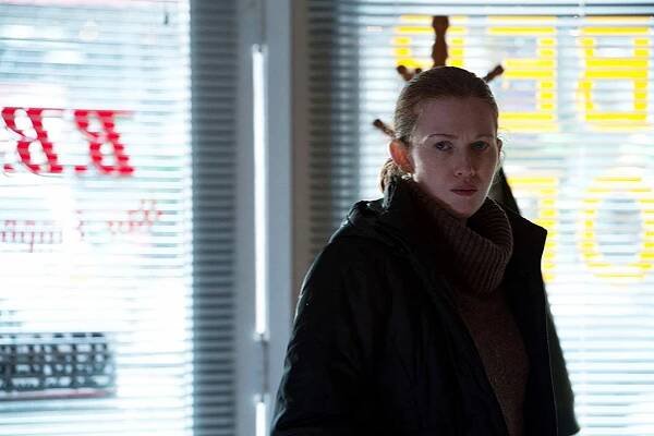 Zločin - Ven z rezervace - Z filmu - Mireille Enos