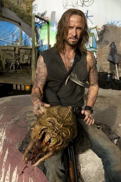 Falling Skies - Worlds Apart - Z natáčení - Colin Cunningham