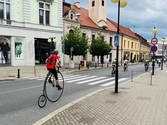 Účastníci cyklotour Na kole dětem navštívili ve čtvrtek Poděbrady