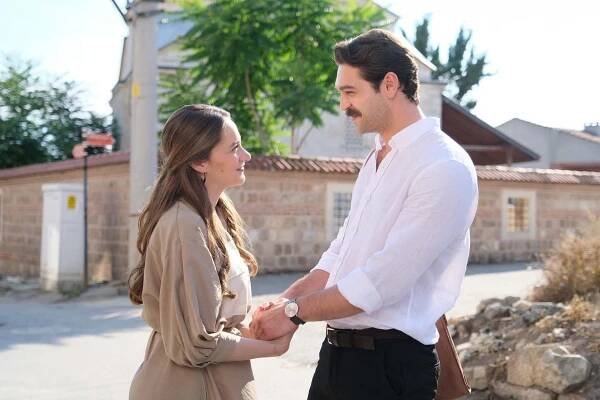 Kara Tahta - Episode 11 - Z filmu - Miray Daner, Furkan Andıç