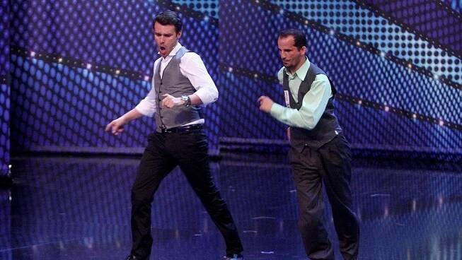Konkurence pro StarDance? Mrkněte, jak Leoš Mareš vlní boky a tančí salsu - Super.cz
