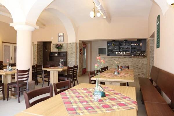 Nový nájemce otevřel po rekonstrukci Restauraci Radnice - Městys Mlázovice