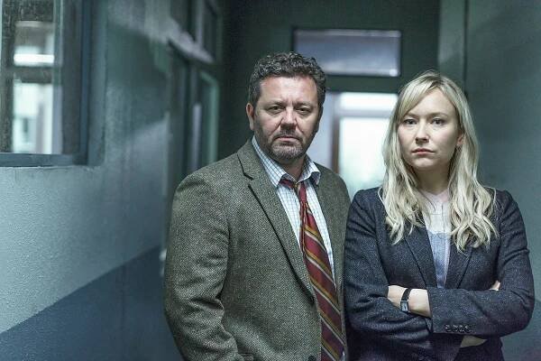 Vraždy v Brokenwoodu - Promo - Neill Rea, Fern Sutherland