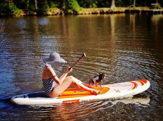 Fenomén jménem paddleboard. Prkna s pádlem posílí svaly po celém těle, radí lékaři – Styl do puntíku