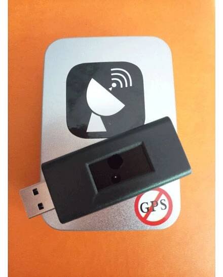 USB rušička GPS signálu L1,L2 do vozidla