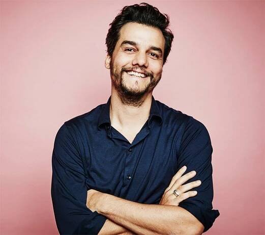Huge Smile Photo Of Wagner Moura