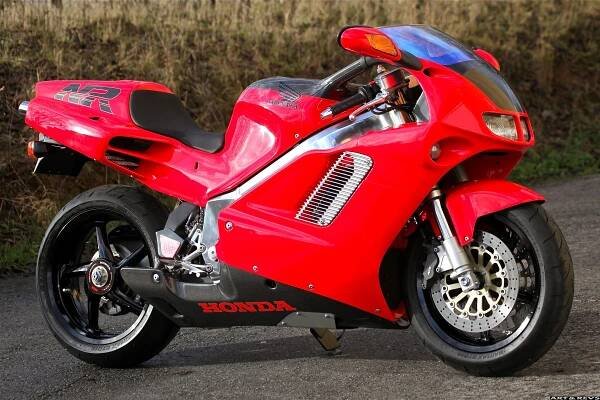 Honda NR 750 | Katalog motocyklů a motokatalog na Motorkáři.cz