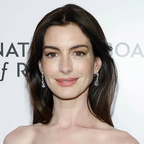 Anne Hathaway's Micro Fringe Is Perfect for Her Rom-Com Era