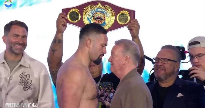 'Bit of a flashpoint!' - Warren shoves Parker in hilarious face-off