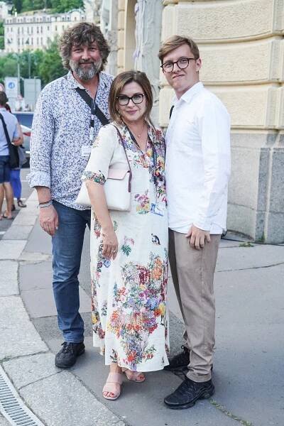 Dana Morávková se dme pýchou: Takhle si s manželem Petrem užili synovu promoci v Anglii